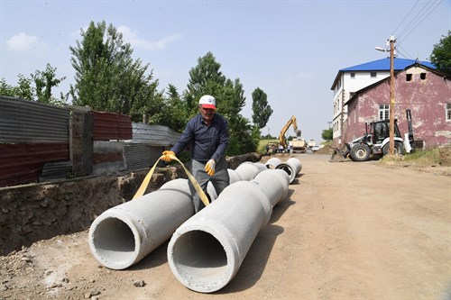 250 METRELİK YAĞMUR SUYU HATTI DÖŞENDİ.