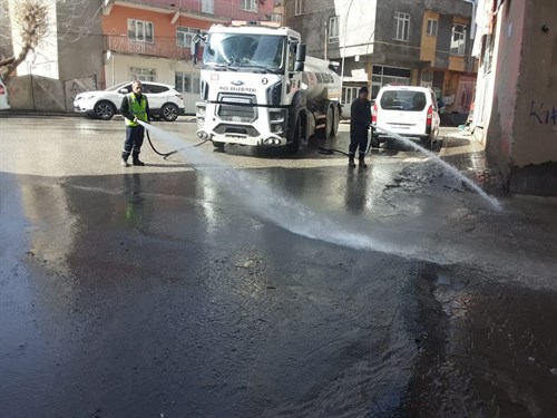BAYRAM ÖNCESİ YOL VE KALDIRIMLARDA YIKAMA ÇALIŞMASI!