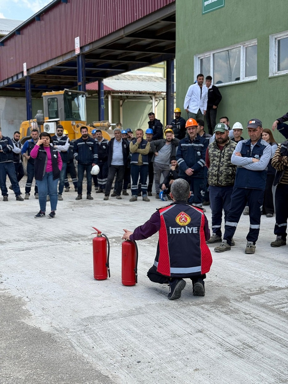 İTFAİYEDEN ŞEKER FABRİKASI PERSONELİNE  YANGIN EĞİTİMİ